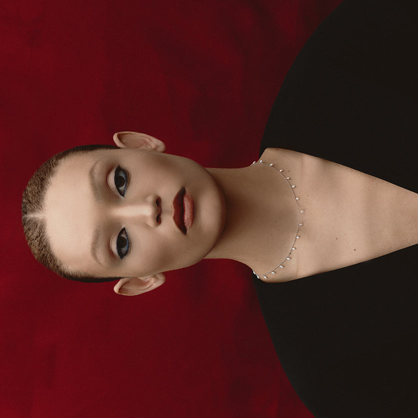 GARGANTILHA FLAPPER OURO BRANCO E PÉROLA BARROCA