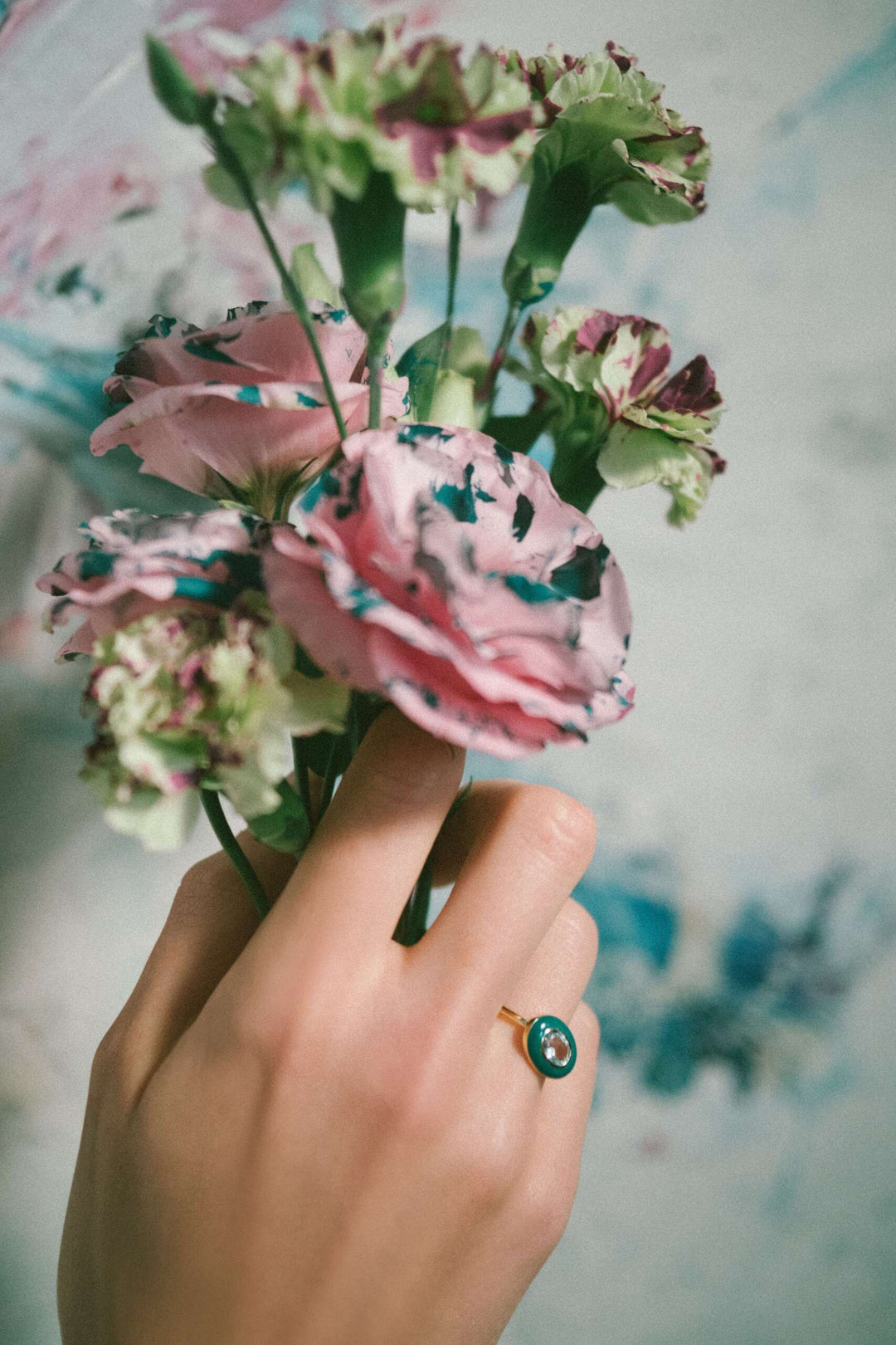 ANEL BOTÂNICA PALMEIRA IMPERIAL OURO AMARELO RESINA VERDE E TOPÁZIO  SKY