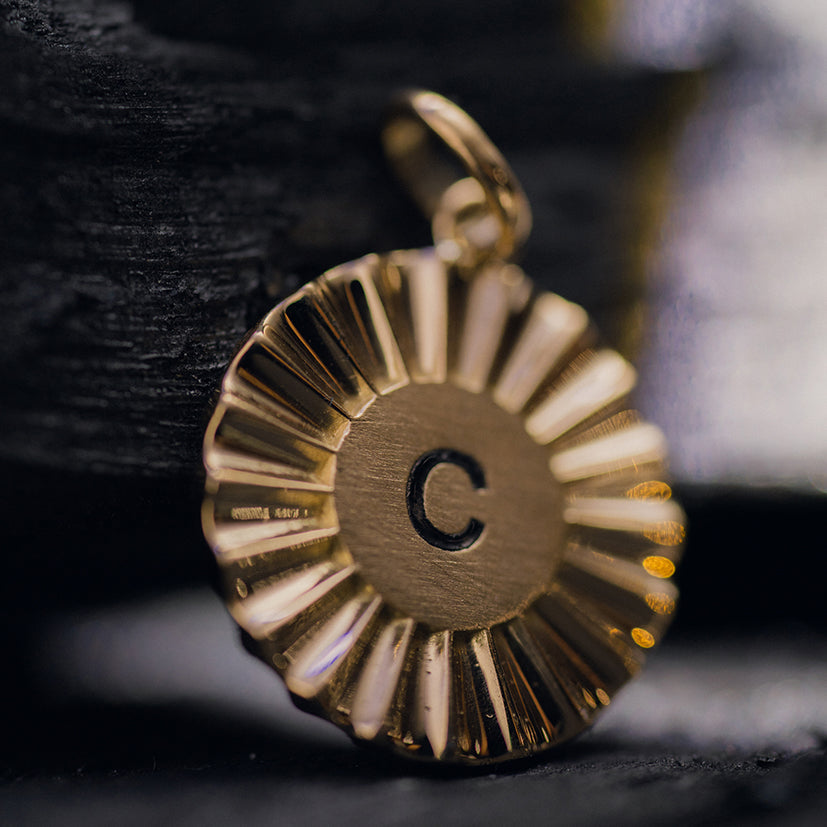 PINGENTE LITTERA OURO AMARELO