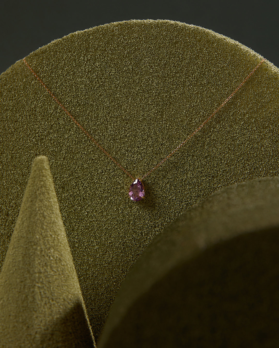 COLAR TOPKAPI OURO AMARELO E AMETISTA