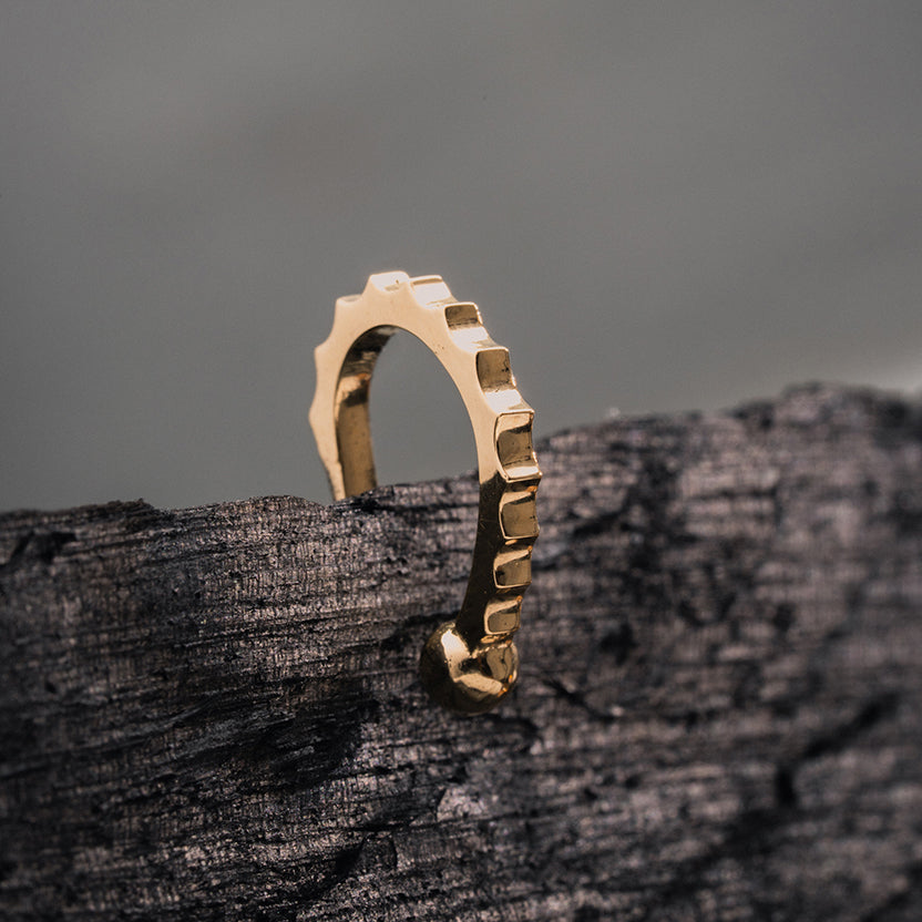 PIERCING TEXTURA LITTERA OURO AMARELO