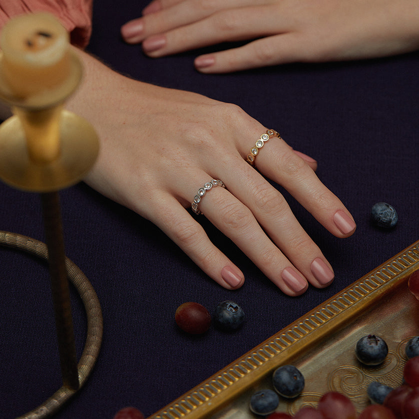 ALIANÇA PEDRAS GALILEU OURO AMARELO E SAFIRA TRANSLÚCIDA